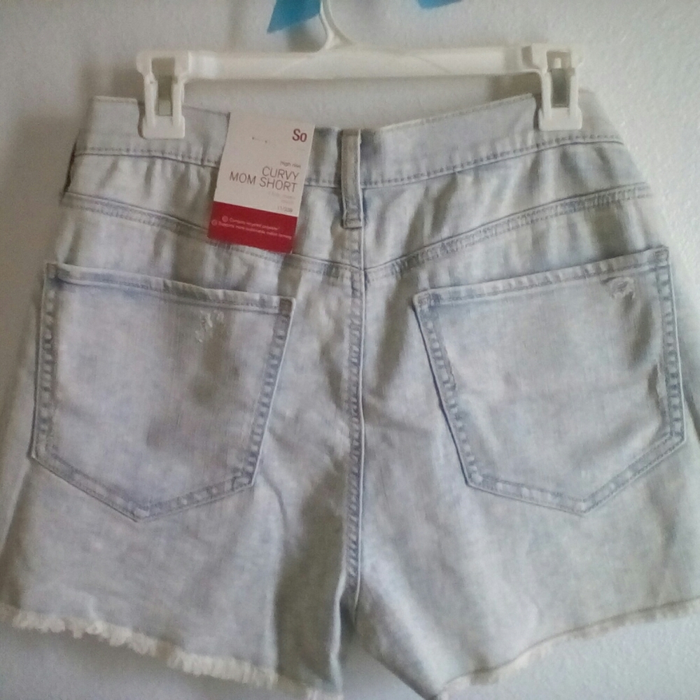 Shorts - Picture 2 of 3